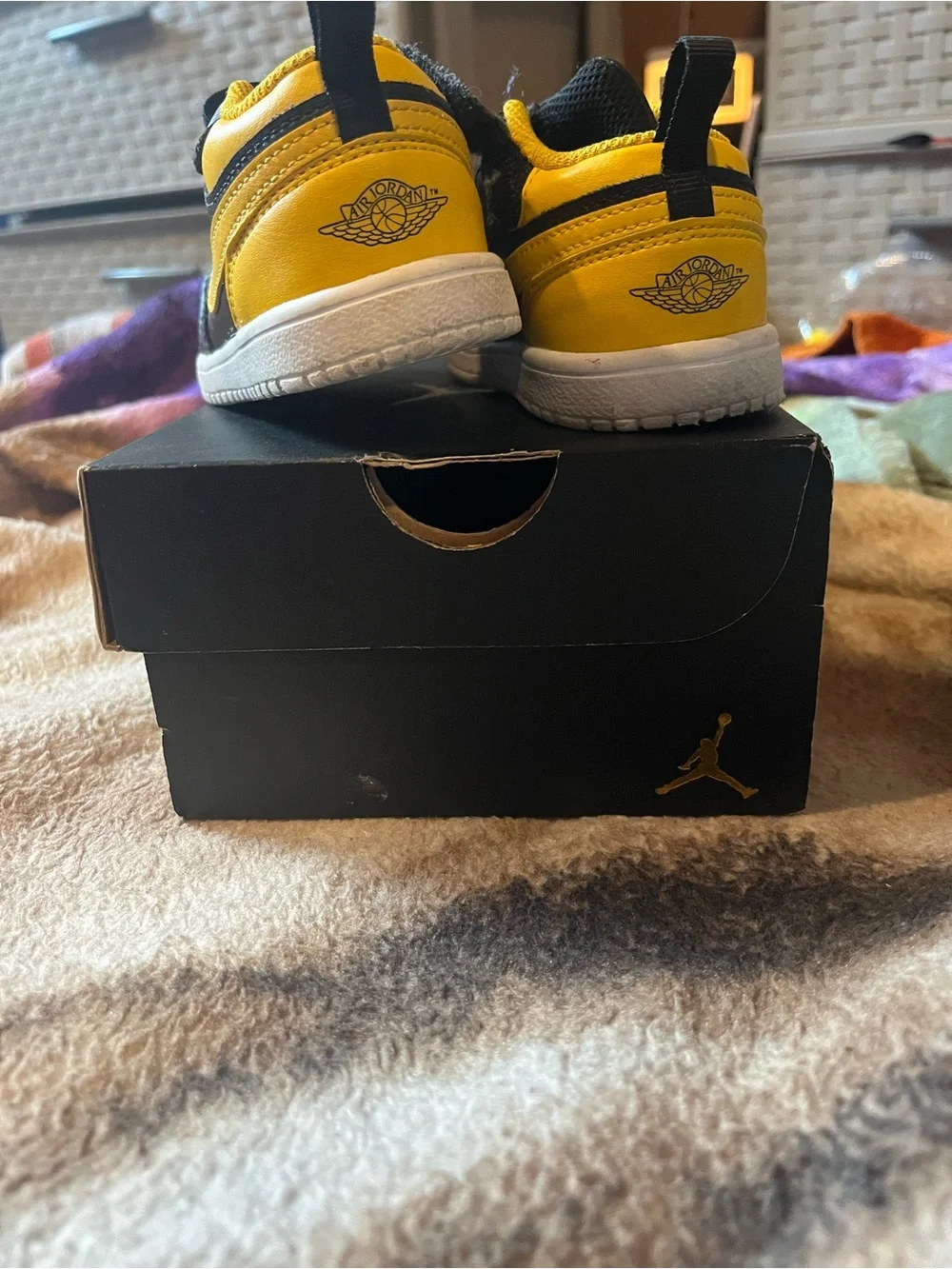 Nike Kids Black and Yellow Low-Top Sneakers